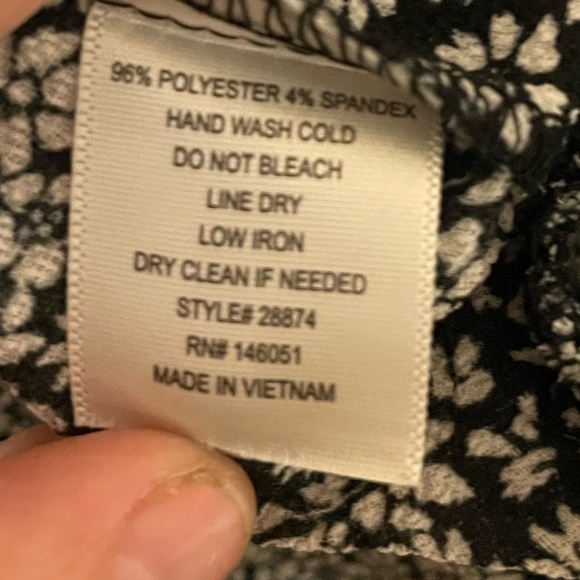 Monteau Black and White Flutter Sleeve Crop Blouse - Picture 10 of 10